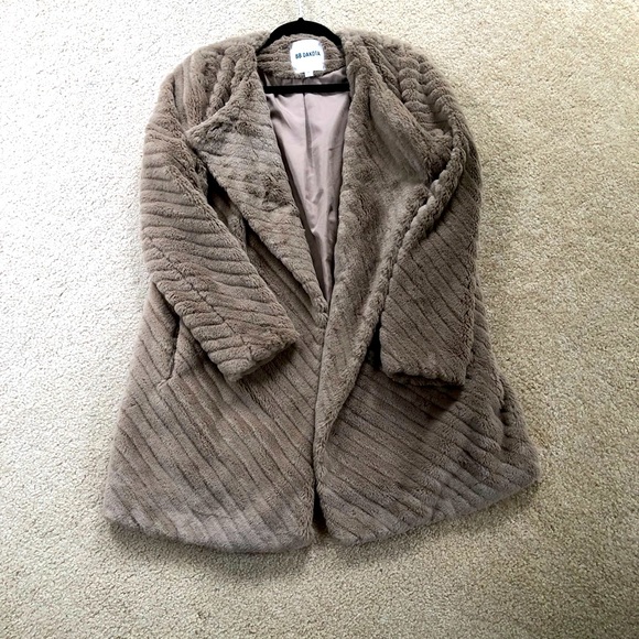 BB Dakota Jackets & Blazers - BB Dakota Faux Fur Medium Camel Colored Jacket